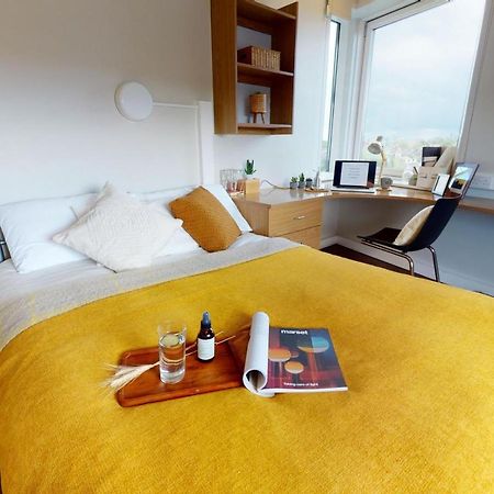 Private Bedrooms With Shared Kitchen And Studios At Iq Tufnell House In Лондон Екстериор снимка