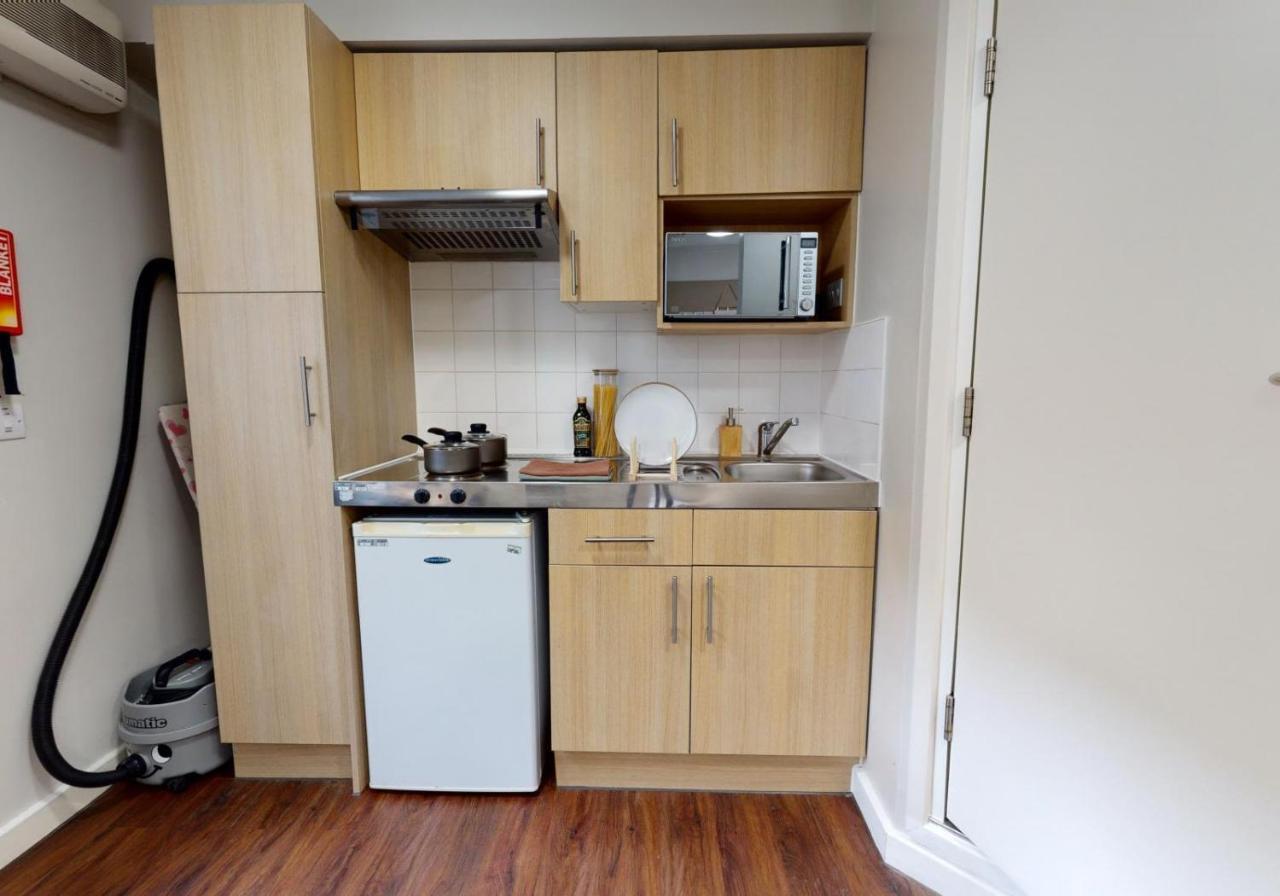 Private Bedrooms With Shared Kitchen And Studios At Iq Tufnell House In Лондон Екстериор снимка