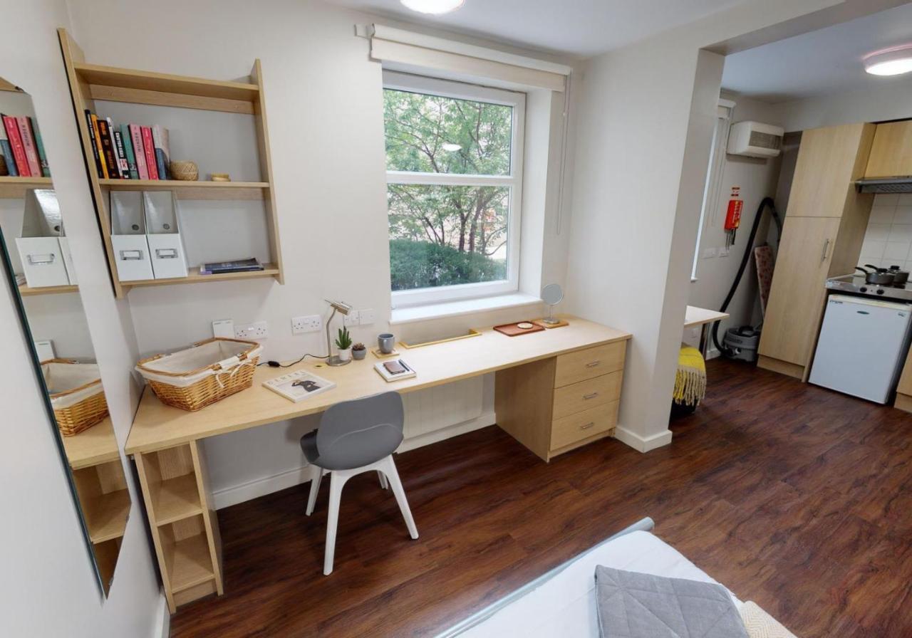 Private Bedrooms With Shared Kitchen And Studios At Iq Tufnell House In Лондон Екстериор снимка