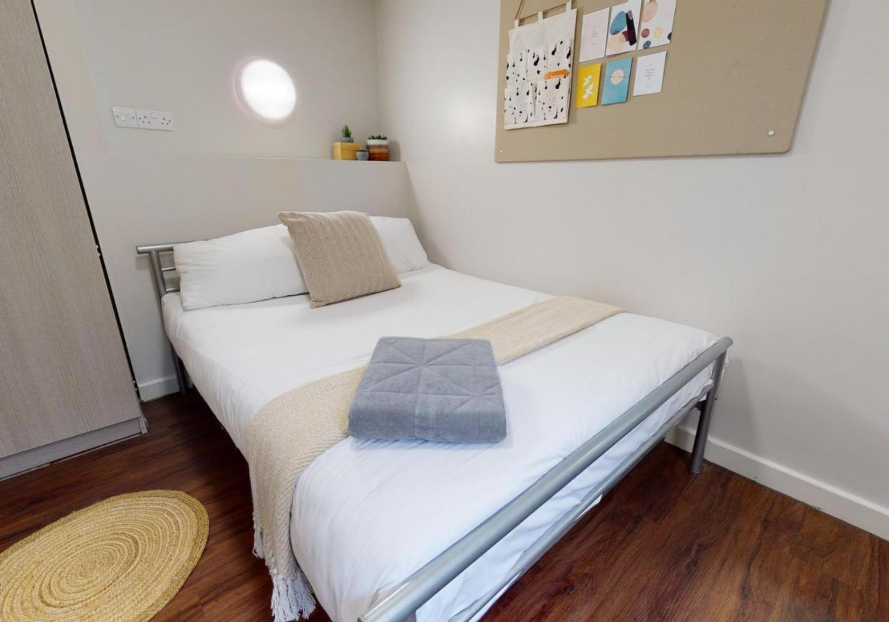 Private Bedrooms With Shared Kitchen And Studios At Iq Tufnell House In Лондон Екстериор снимка