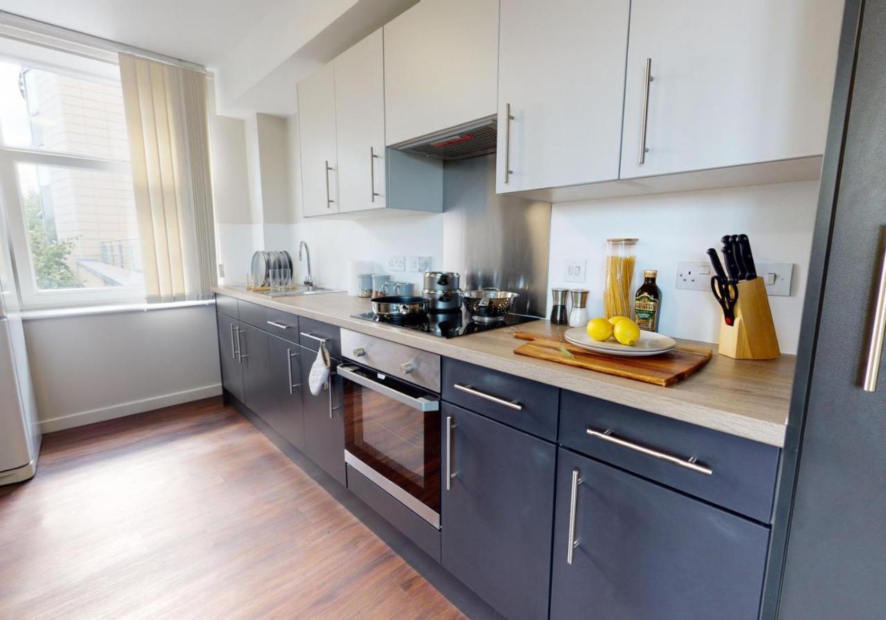 Private Bedrooms With Shared Kitchen And Studios At Iq Tufnell House In Лондон Екстериор снимка
