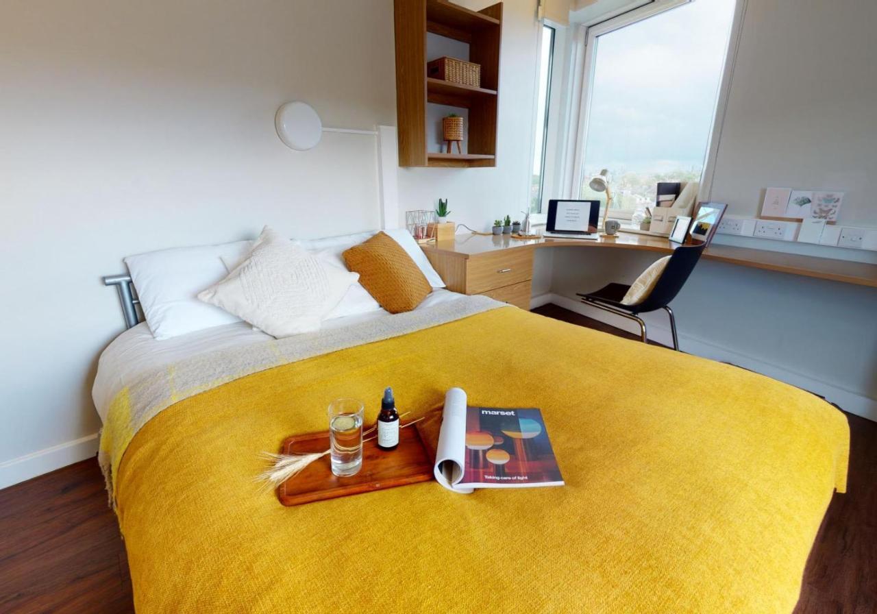 Private Bedrooms With Shared Kitchen And Studios At Iq Tufnell House In Лондон Екстериор снимка
