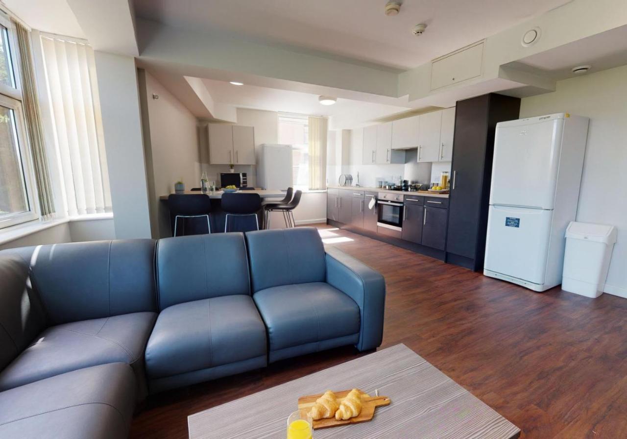 Private Bedrooms With Shared Kitchen And Studios At Iq Tufnell House In Лондон Екстериор снимка
