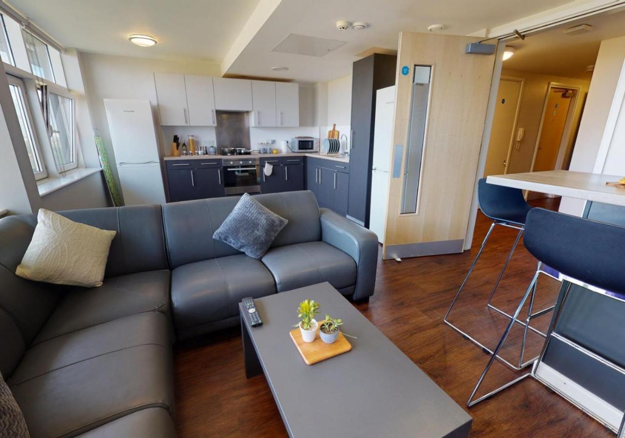 Private Bedrooms With Shared Kitchen And Studios At Iq Tufnell House In Лондон Екстериор снимка