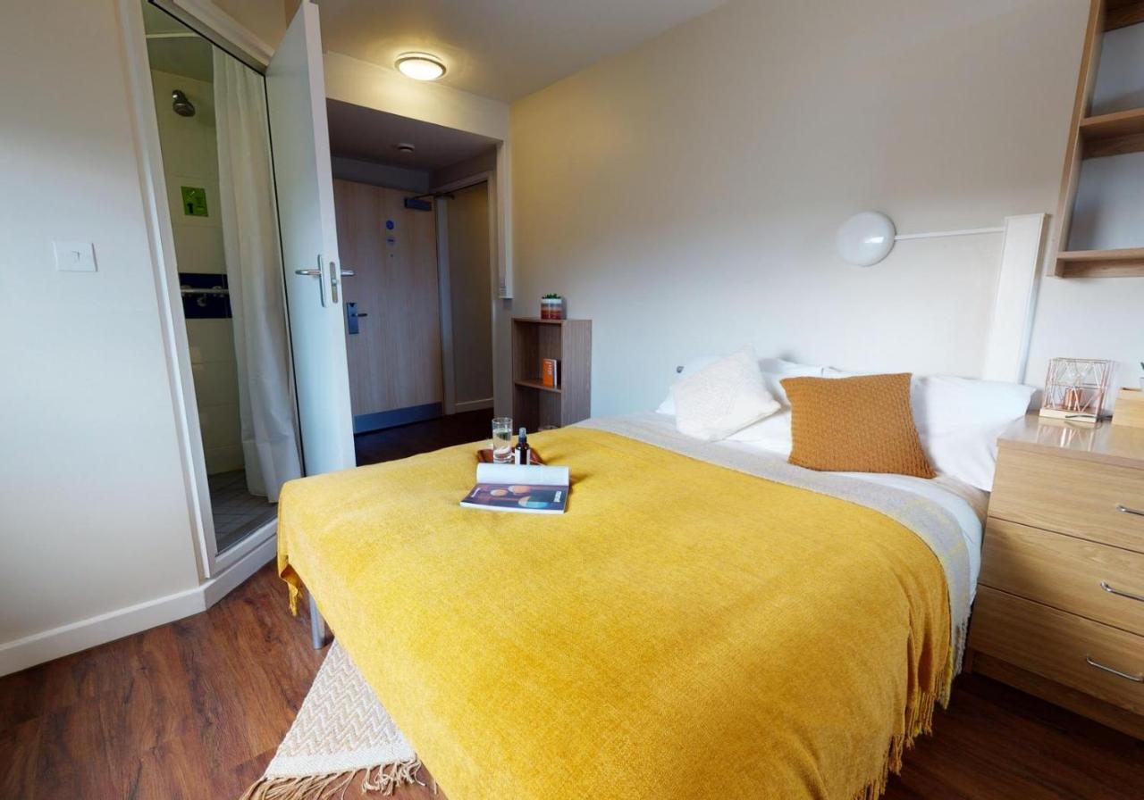 Private Bedrooms With Shared Kitchen And Studios At Iq Tufnell House In Лондон Екстериор снимка